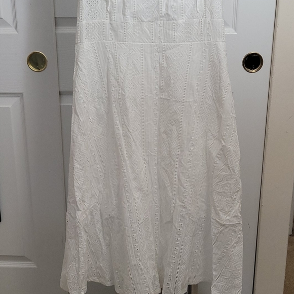 White Eyelet Flutter Sleeve Dress - Picture 4 of 4